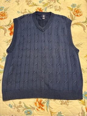 Classic Cable Knit V-Neck Sweater Vest - Navy